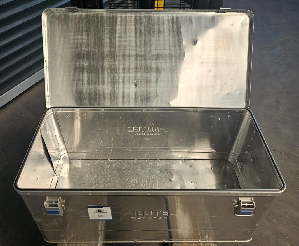 Verschließbare Sicherheitsbox für Festplatten und SSDs beim Transport